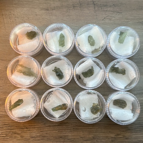 Raw Moldavite Stone from Czech Republic 1 Gram Authentic Metaphysical Spiritual - Picture 14 of 15